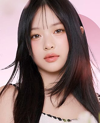 Portrait of Hanni Pham - Swan personality