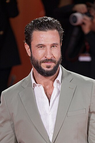 Portrait of Pablo Schreiber - Sable personality