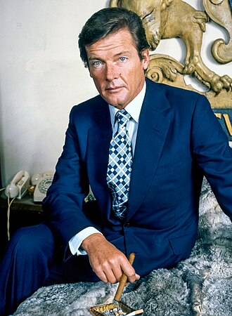 Portrait of Roger Moore - Swan personality