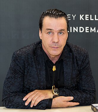 Portrait of Till Lindemann - Cassowary personality